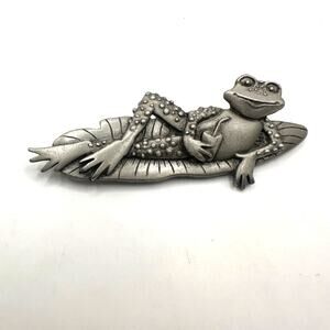 JJ Jonette Frog Pin Brooch Jewelry Pewter Lily Pad Retro Vintage Unique Whimsy